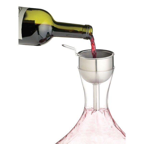 Lze použít běžný trychtýř se sítkem na dekantování vína 
