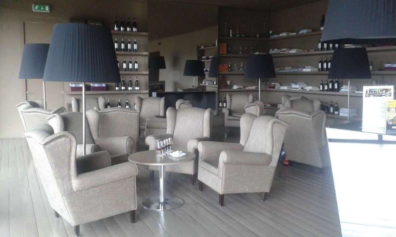 Pohodlná lounge v showroomu