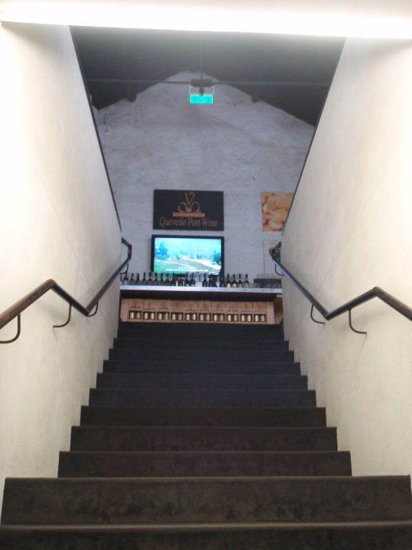 Quevedo - po schodech do horního sálu