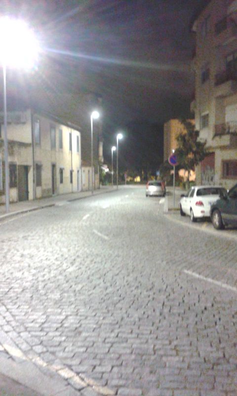 Cestou ranní ulicí Rua do Aleixo na taxík