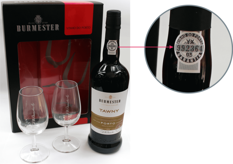 Originální portské víno poznáte podle kolku přes hrdlo láhve s nápisy "VINHO DO PORTO", "GARANTIA" a číslo šarže IVDP