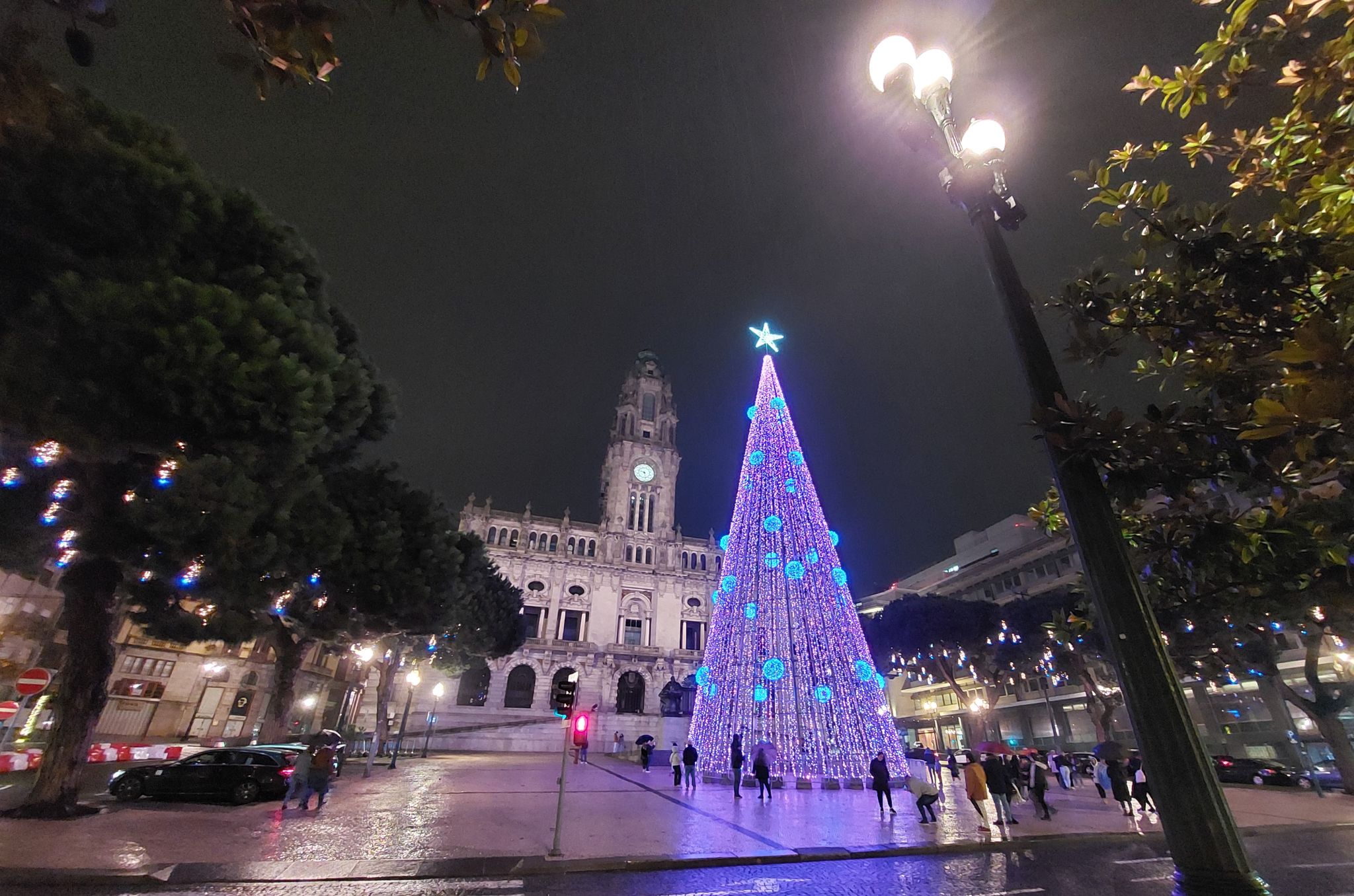 Vánoční strom před radnicí v Portu