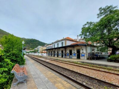 Newsletter 4/2025: Projížďka vlakem v Douru, výroba sudů a vinařství MENIN