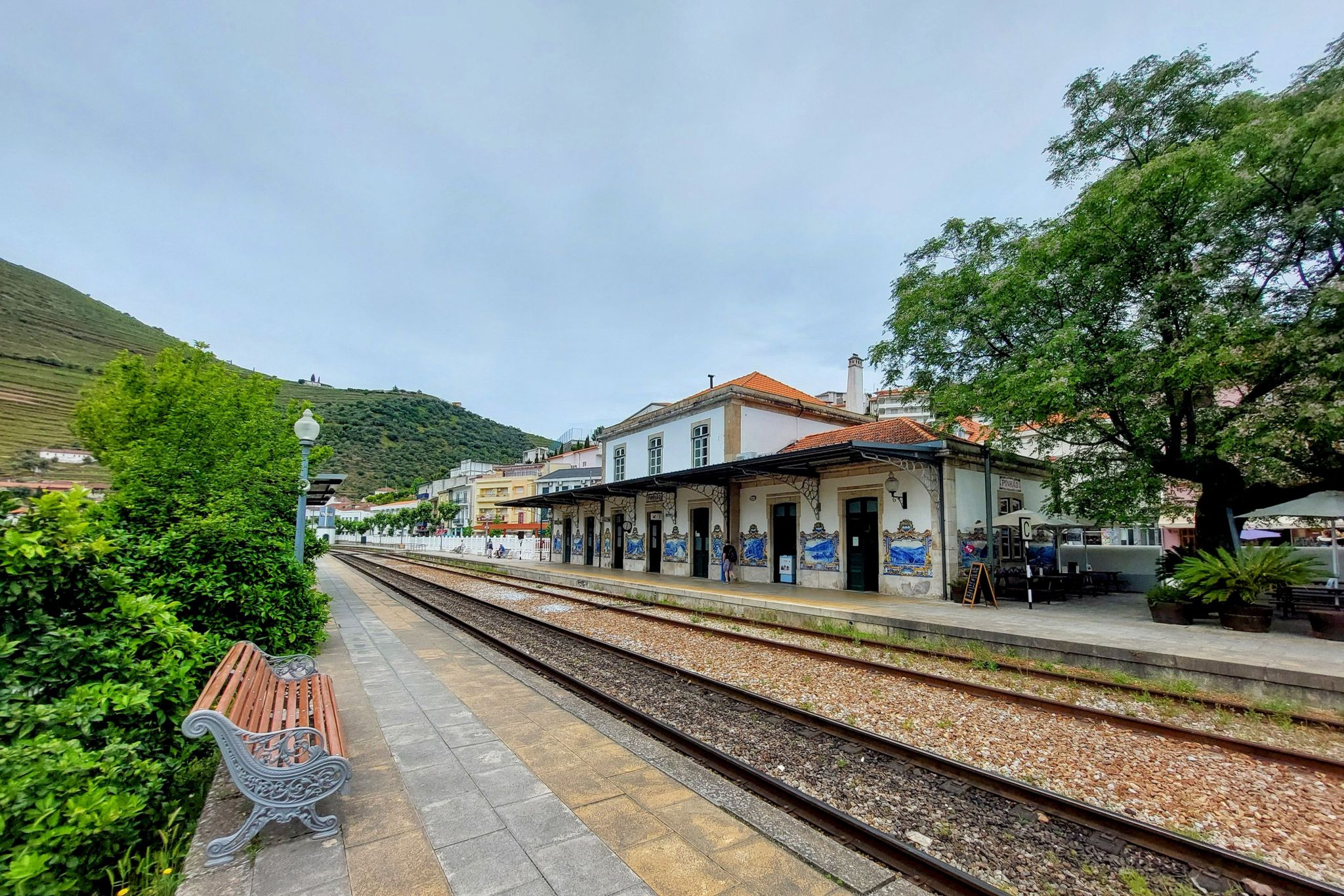 Vlakové nádraží v Pinhao, údolí Douro.